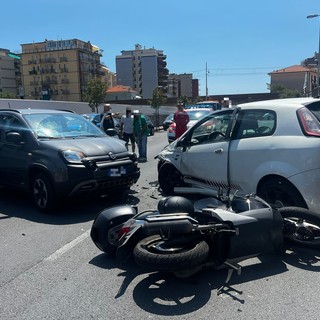Pietra, incidente in via Crispi: due feriti al Santa Corona Pietra, incidente in via Crispi: due feriti al Santa Corona