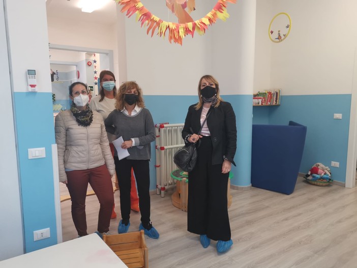 Alassio, Franca Giannotta in visita all'Asilo Nido Piccolo Principe: "Un bagno di gioia e buonumore" (FOTO)