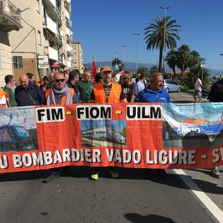 Vado, i lavoratori di Bombardier scioperano e scendono in strada: “Salviamo i posti di lavoro e la fabbrica” (FOTO e VIDEO) Vado, i lavoratori di Bombardier scioperano e scendono in strada: “Salviamo i posti di lavoro e la fabbrica” (FOTO e VIDEO)