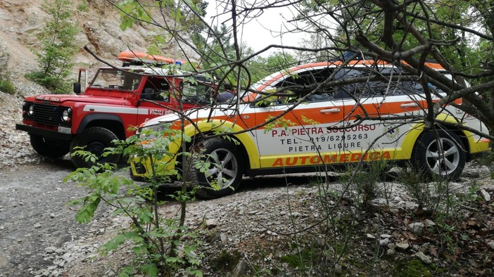 Soccorso un rocciatore sulla falesia della Rocca di Perti Soccorso un rocciatore sulla falesia della Rocca di Perti