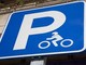 Meglio multare le moto che predisporre i parcheggi?