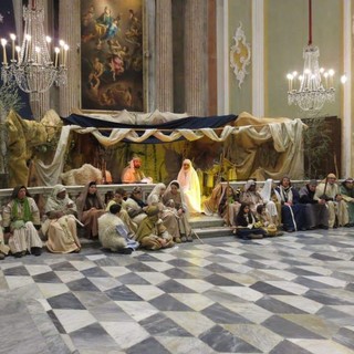 Laigueglia, la veglia di Natale con il presepe vivente in chiesa