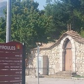 Peyroules (1 - 8) e Andon (9 - 13). Le fotografie sono di Danilo Radaelli Peyroules (1 - 8) e Andon (9 - 13). Le fotografie sono di Danilo Radaelli