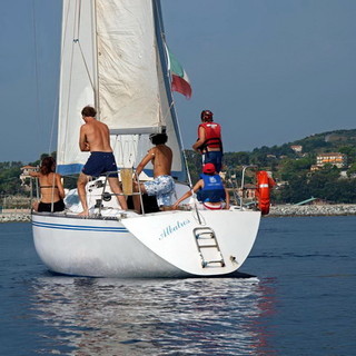 Varazze: aperte le iscrizioni ai corsi di vela e gite in mare gratuiti presso il VCN