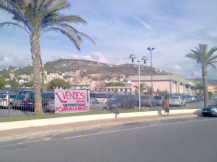 Rifondazione: presidio al Santa Corona contro il piano sanitario regionale