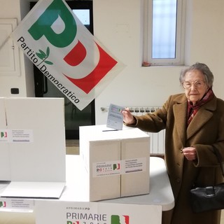 A Carcare ultracentenaria vota per le Primarie Pd (FOTO)