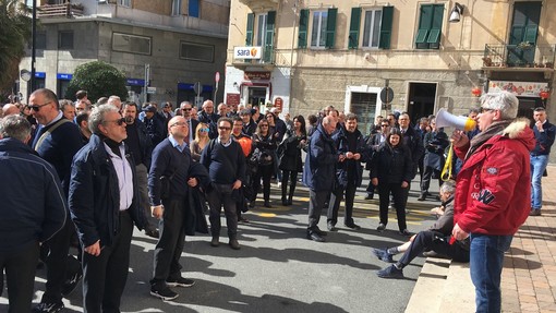 Tpl, M5S: “In piazza insieme ai lavoratori a difesa del trasporto pubblico savonese”