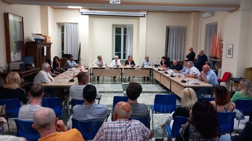 Ceriale, primo Consiglio comunale dell’amministrazione Fasano: Nadia Viglizzo eletta presidente