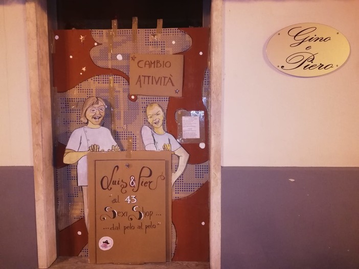 Pietra Ligure, ultimo giorno con sorpresa per Gino e Piero: da barbieri a titolari di sexy shop grazie alla burla di Pulp in Valmaremola (FOTO)