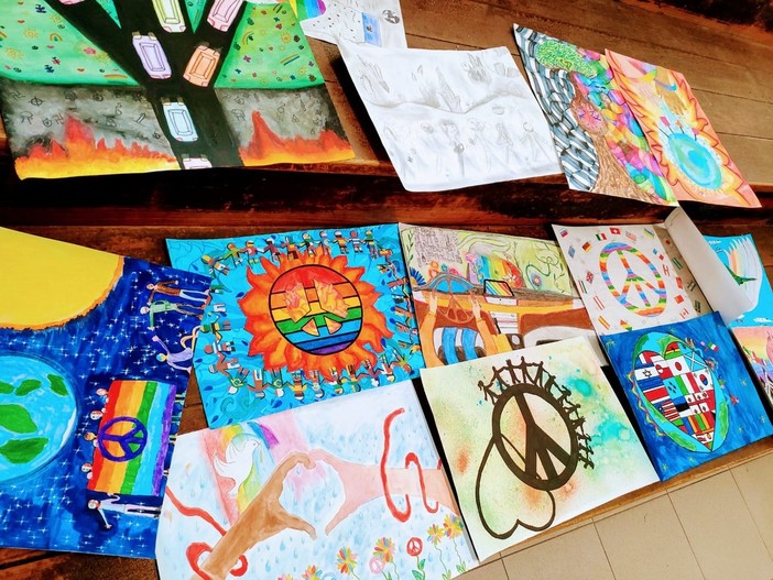 Concorso Lions International "Un poster per la pace": premiati gli studenti della scuola media di Noli e Spotorno
