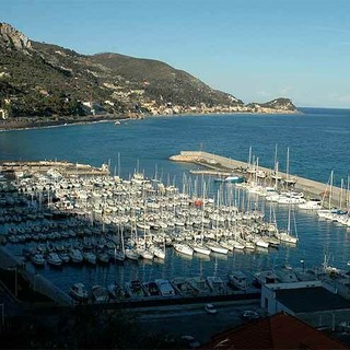 Nella foto, il porto di Finale Ligure
