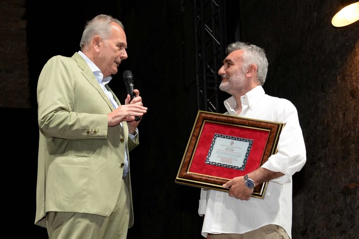 Giancarlo Fares ha ricevuto il Premio Camera di commercio delle Riviere di Liguria Giancarlo Fares ha ricevuto il Premio Camera di commercio delle Riviere di Liguria