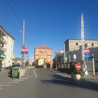 Pietra Ligure, il sindaco De Vincenzi: “Disagi al traffico dal 24 gennaio all’8 febbraio per lavori urgenti al passaggio a livello via Don G.B. Bado/via Rossello”