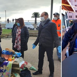 Porter, il clochard sempre sorridente di Andora convinto dal sindaco a farsi aiutare: “Non è ammissibile che possa vivere così”