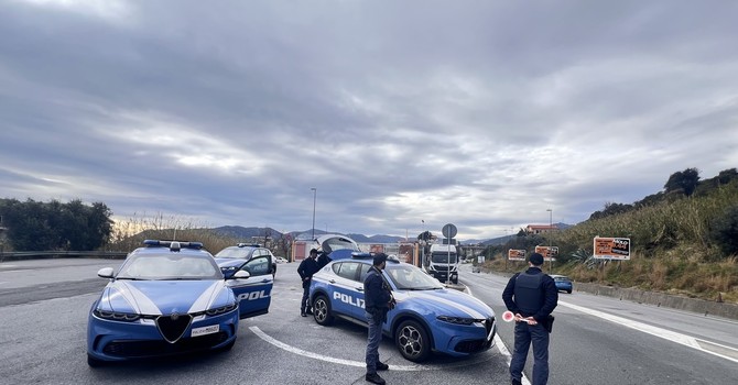 Savona, irruzione al S.E.R.D. e aggressione ai poliziotti: arrestato un 38enne