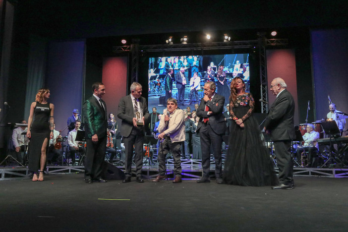 Luciano Pesce di Borgio Verezzi vince il premio 50&amp;Più alla XVII edizione di 'Italia In...Canto'