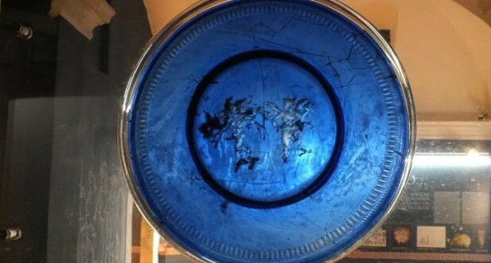 Il Piatto Blu di Albenga: un tesoro che racconta duemila anni di storia Il Piatto Blu di Albenga: un tesoro che racconta duemila anni di storia