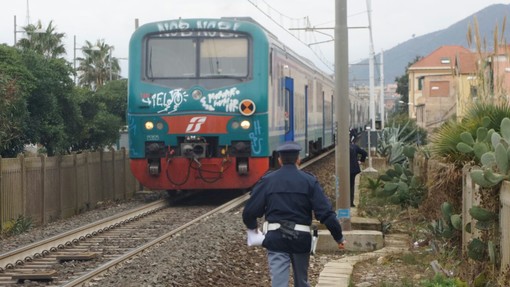 Loano, donna investita da un treno. AGGIORNAMENTO: Riprende la circolazione ferroviaria (FOTO)