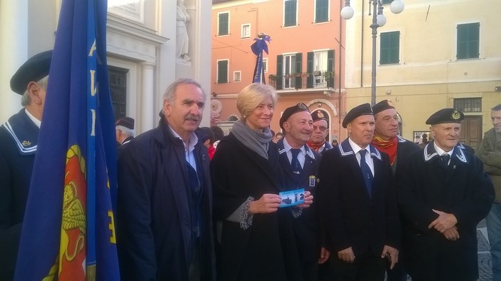 Roberta Pinotti porta "il suo sì" in piazza a Pietra Ligure