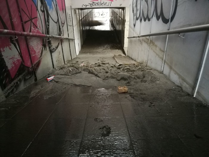 Pietra Ligure, anche il sottopasso di Santa Corona è off limits: impossibile accedere alle spiagge di ponente (FOTO e VIDEO) Pietra Ligure, anche il sottopasso di Santa Corona è off limits: impossibile accedere alle spiagge di ponente (FOTO e VIDEO)