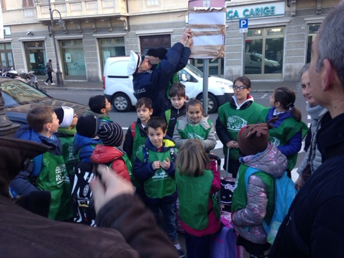 Albenga, partito il "PiedIngaunoBus" per andare a scuola imparando (VIDEO)