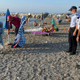 Loano, giro di vite su abusivismo e contraffazione: ok dalla Prefettura al progetto “Spiagge Sicure 2022”