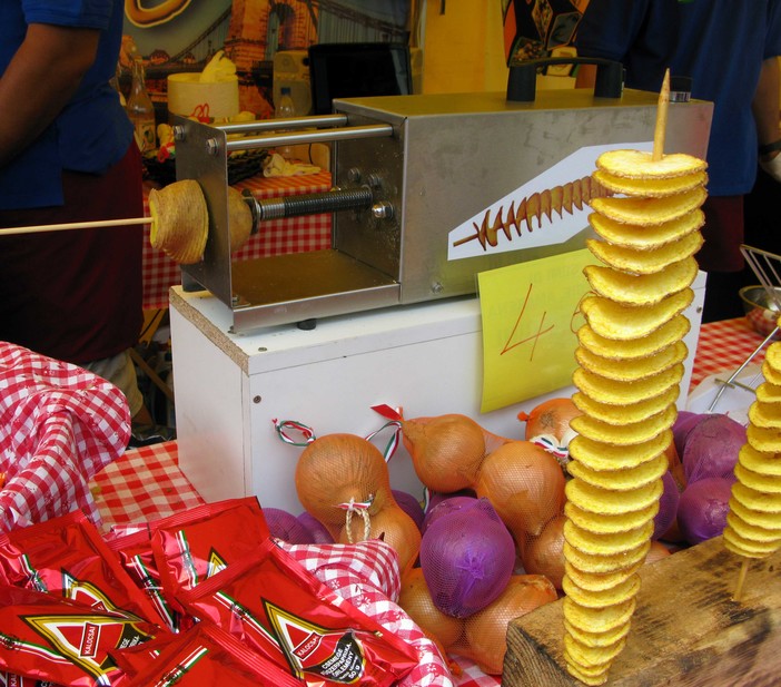 Europa in darsena: a Savona profumi dal mondo, e in serata più gente che a capodanno (le foto)