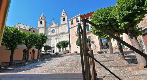 Borgio Verezzi, doppio tributo in piazza San Pietro coi successi di Zucchero e Lucio Battisti Borgio Verezzi, doppio tributo in piazza San Pietro coi successi di Zucchero e Lucio Battisti