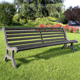 Albenga, nuova passeggiata a mare, aforismi sulle panchine