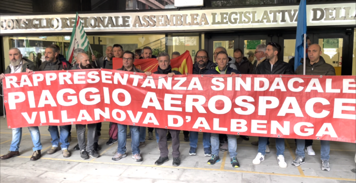 Piaggio Aerospace, presidio dei lavoratori davanti al Consiglio Regionale: "Situazione in stallo" (Video)