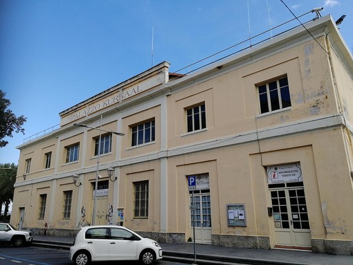Loano, al via la sistemazione del tetto di Palazzo Kursaal