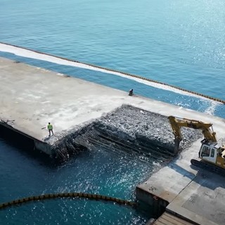 Vado Ligure: entrano nel vivo i lavori per il ripristino del Pontile Bricchetto, tornerà operativo nel 2024 (FOTO e VIDEO)