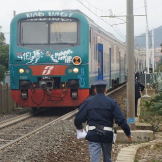 Loano, donna investita da un treno. AGGIORNAMENTO: Riprende la circolazione ferroviaria (FOTO)