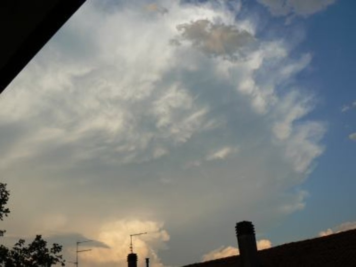 Meteo: tempo variabile e alle nubi potranno associarsi residue precipitazioni