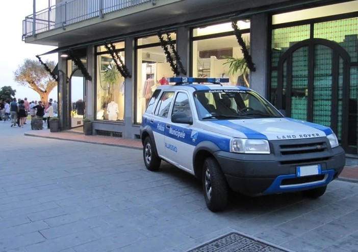 Alassio, stretta su bivacchi e degrado: 20 Daspo urbani e 40 verbali in poche settimane Alassio, stretta su bivacchi e degrado: 20 Daspo urbani e 40 verbali in poche settimane