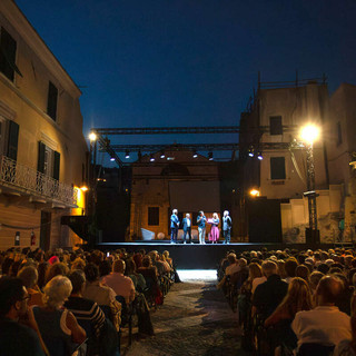 Premio Camera di Commercio Riviere della Liguria allo spettacolo  “Le Fuggitive” con Paola Quattrini e Gaia De Laurentiis - Festival Teatrale di Borgio Verezzi
