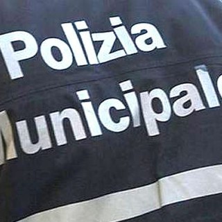 Loano, l'Autoscan della polizia municipale pizzica cinque veicoli sprovvisti di revisione obbligatoria