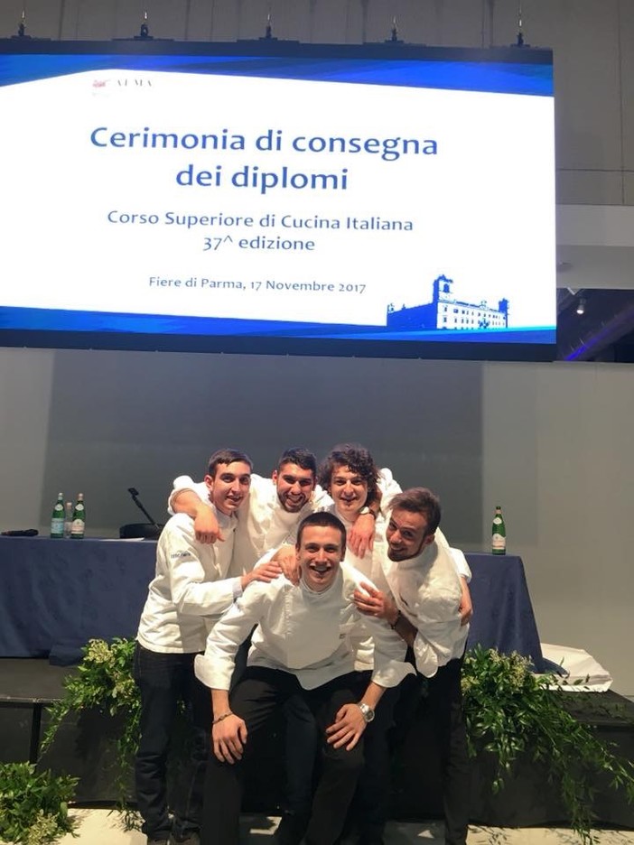Piercarlo, Gabriele, Gianluca e Nicolò con il loro responsabile Piercarlo, Gabriele, Gianluca e Nicolò con il loro responsabile