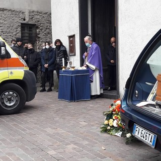 A Villanova l'ultimo saluto a Pietro Lima, il 46enne deceduto nello schianto in sella al suo scooter