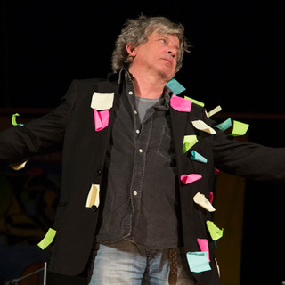 Paolo Rossi porta in scena "Arlecchino" a Pietra Ligure