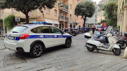 Finale Ligure, controlli sui rifiuti: già undici sanzioni e quattro denunce
