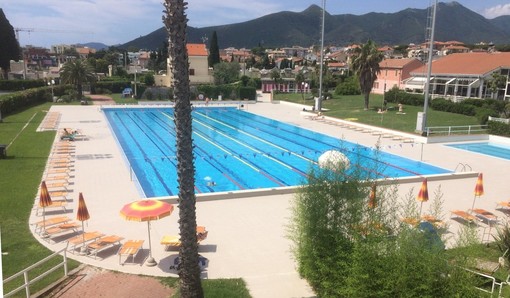 Loano, dal 28 maggio riapre la piscina all'aperto del PalaGarassini