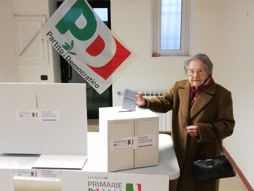 A Carcare ultracentenaria vota per le Primarie Pd (FOTO)