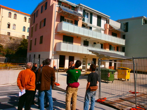 Energie rinnovabili. Tanti i vantaggi ma sono economicamente sconvenienti per la attuale sovrapproduzione energetica delle fonti classiche Energie rinnovabili. Tanti i vantaggi ma sono economicamente sconvenienti per la attuale sovrapproduzione energetica delle fonti classiche