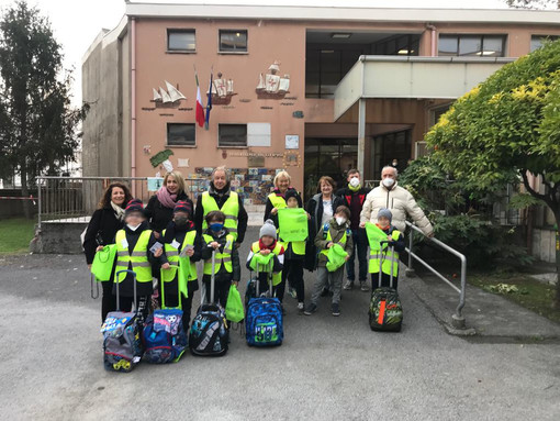 Savona, gli alunni della scuola primaria XXV Aprile ricevono la prima patente Pedibus