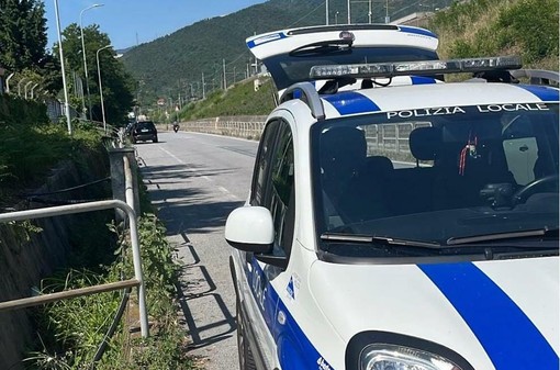 Quiliano, controlli della Polizia Locale contro l’abbandono dei rifiuti: identificati e sanzionati diversi trasgressori Quiliano, controlli della Polizia Locale contro l’abbandono dei rifiuti: identificati e sanzionati diversi trasgressori