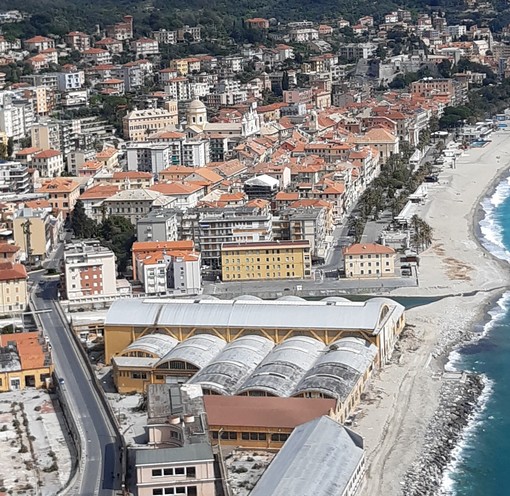 "E' possibile una seconda vita per le aree ex Piaggio di Finale Ligure?" "E' possibile una seconda vita per le aree ex Piaggio di Finale Ligure?"