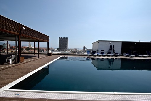 Barbeque Latin Pool Party: Domenica 18 giugno a partire dalle 17 inaugura la stagione estiva la piscina del Molo 8.44