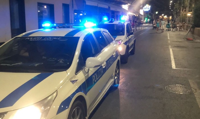Savona, Finale e Loano, bus degli studenti passati al setaccio, un cittadino segnalato per possesso di hashish