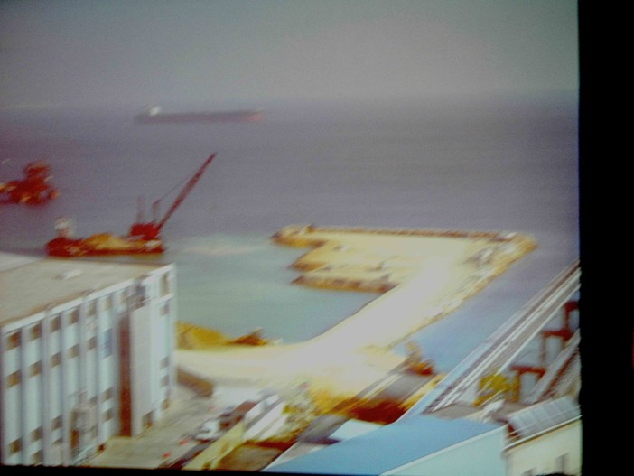 Piattaforma: sbloccati gli ultimi 25 milioni (nostri) per la Maersk? Per l'UE non saranno considerati aiuti illegali di Stato turbativi della concorrenza e del mercato? Piattaforma: sbloccati gli ultimi 25 milioni (nostri) per la Maersk? Per l'UE non saranno considerati aiuti illegali di Stato turbativi della concorrenza e del mercato?